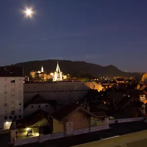 Grand 5 Pièces Avec Garage En Plein Centre Annecy